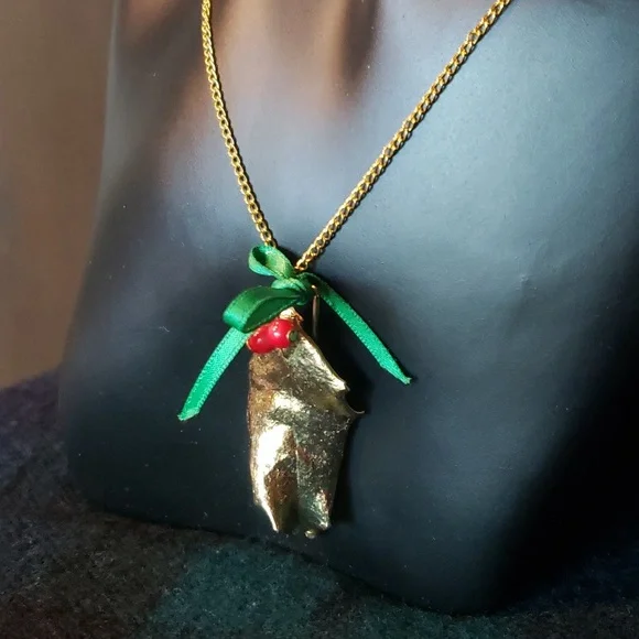 Genuine 24K GEP Holly Leaf Convertible Pin/Necklace with Berries & Ribbon Bow - Picture 4 of 7